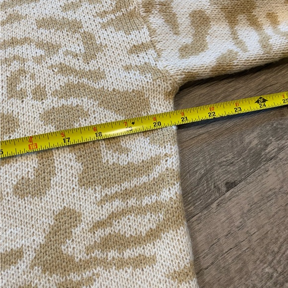 Animal Print Distressed Sweater - Picture 6 of 6